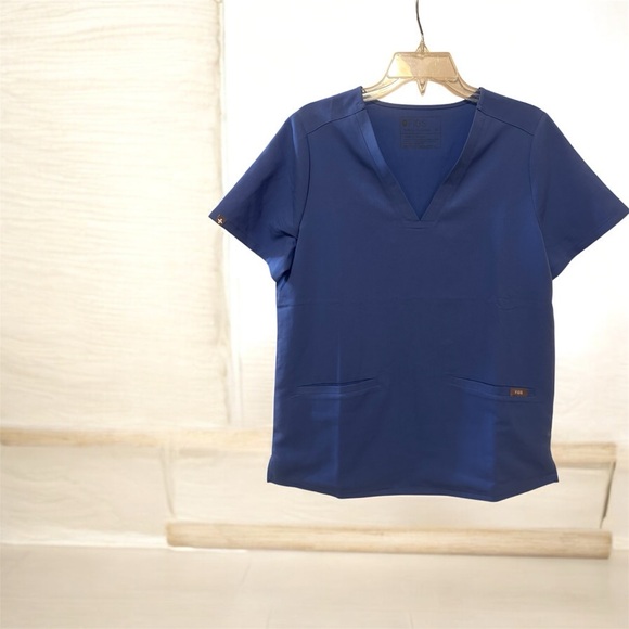 Figs Tops - Figs Technical Collection Short Sleeve Top